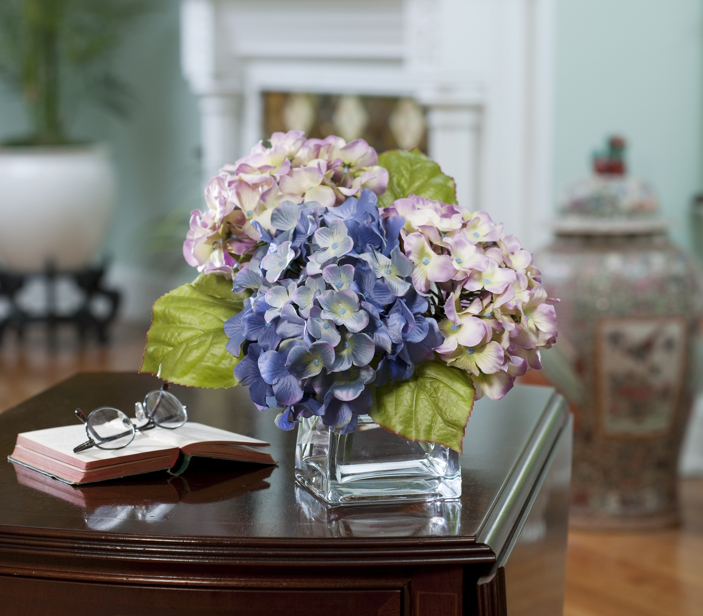 Offers Stunning Holiday Gift Ideas